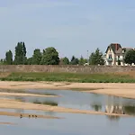 Chanelle Bed & Breakfast 4*