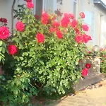 Bed & Breakfast Chanelle Les Rosiers