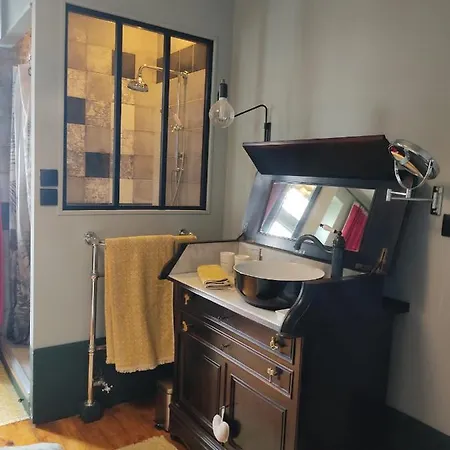 Chanelle Bed & Breakfast Les Rosiers