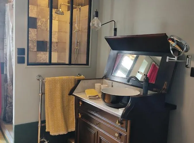 Chanelle Bed & Breakfast Les Rosiers