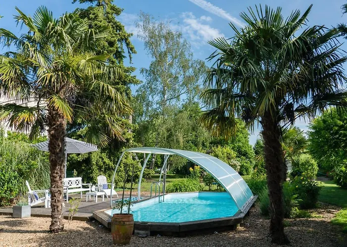 Chanelle Bed & Breakfast Les Rosiers